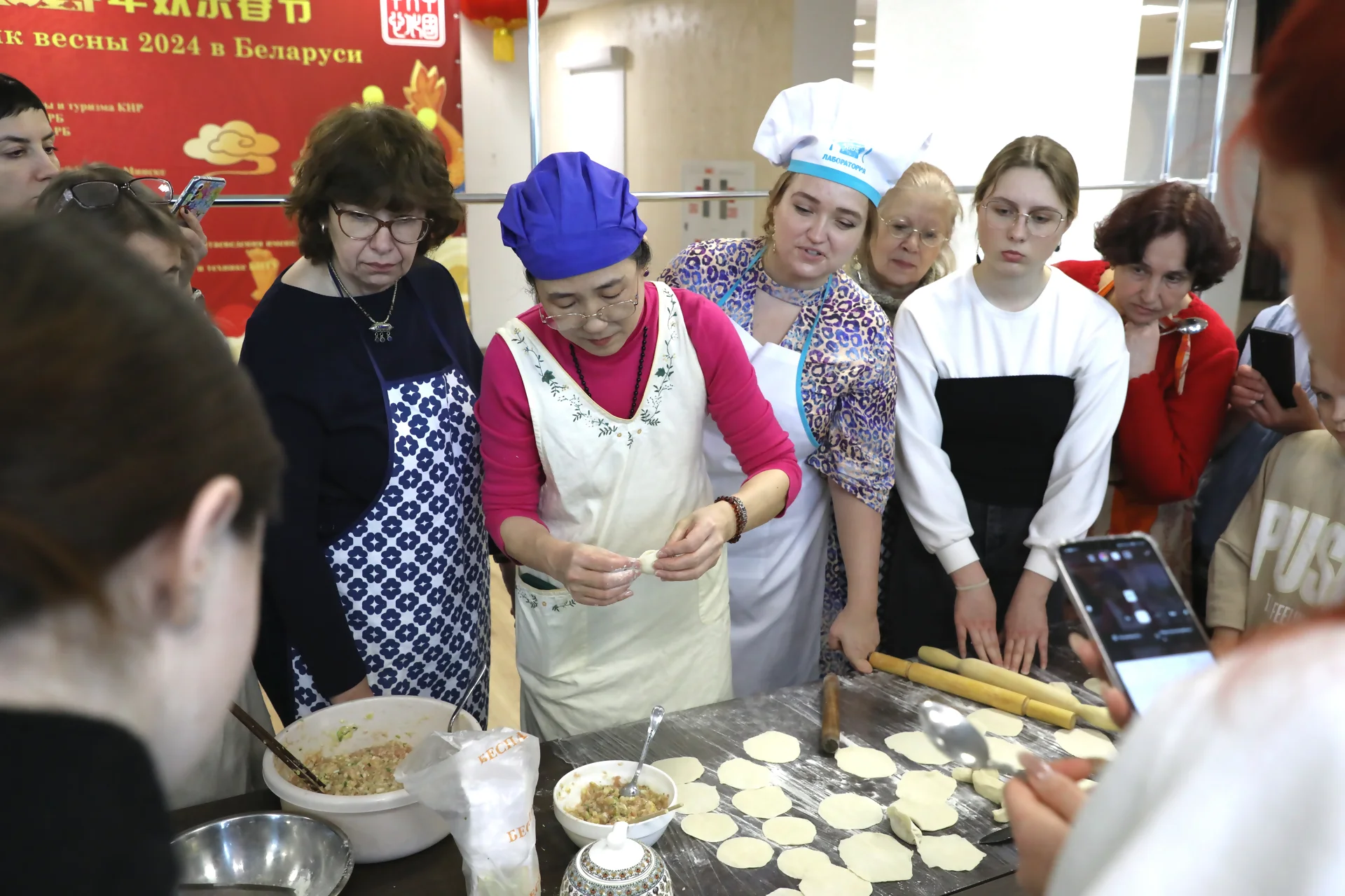 Мастер-класс по лепке китайских пельменей в ККЦ - Китайский Культурный  Центр в Минске