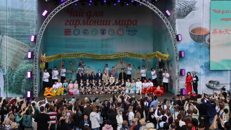 Аромат жасмина на площади Свободы: успешное проведение мероприятия “Чай для гармонии мира” в Беларуси 2025