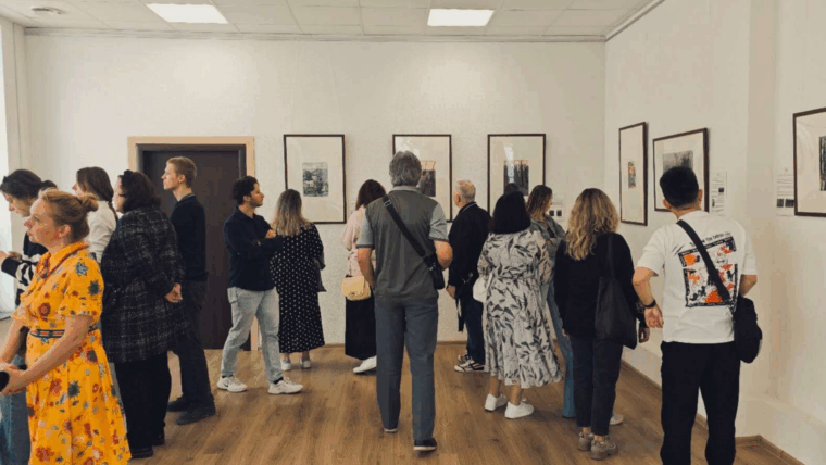 Многоцветие в единстве: успешное проведение открытия выставки и мастер-класса